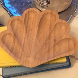 🆕 Beachly Seashell Shaped Wood Plate